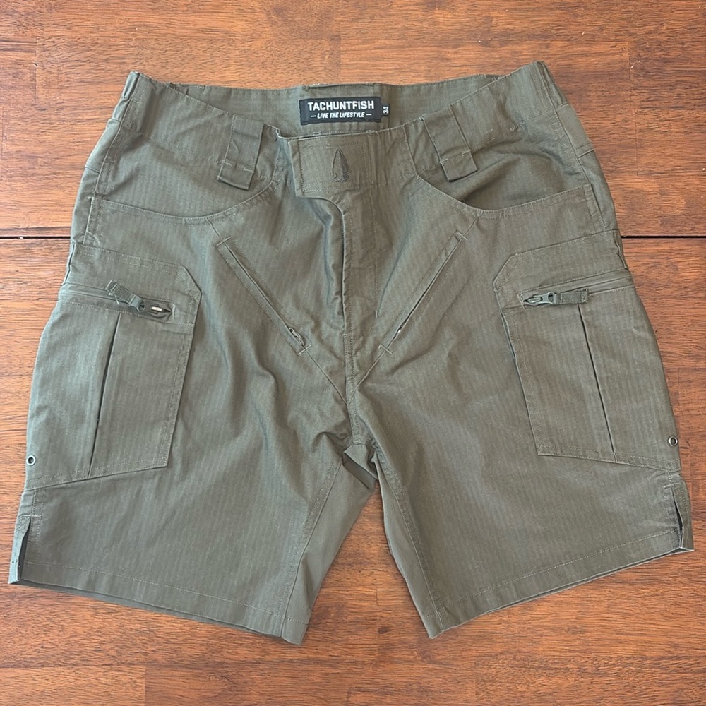 Tachuntfish “Run and Gun” Shorts
Men size 34 
OD green
NWOT